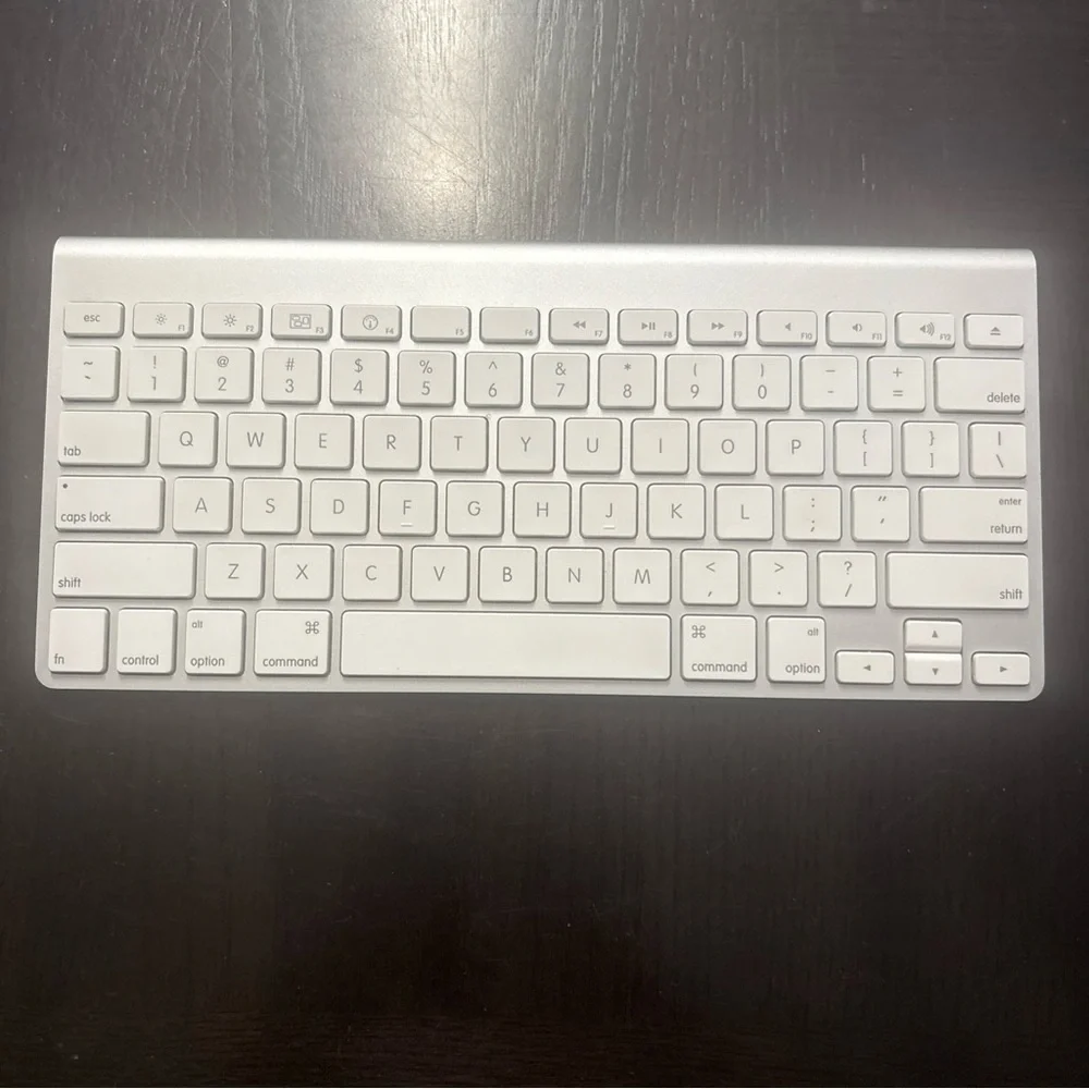 Apple Silver and White Keyboard